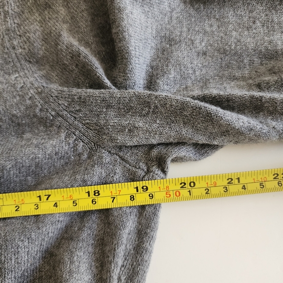 3 Sweaters XL - Picture 4 of 15